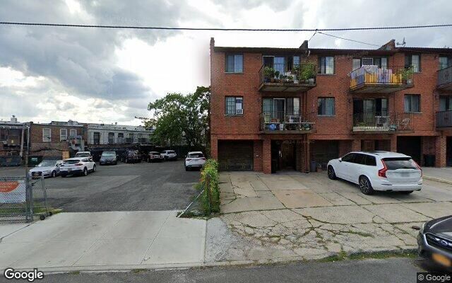 40-18 165th St, Flushing, NY 11358