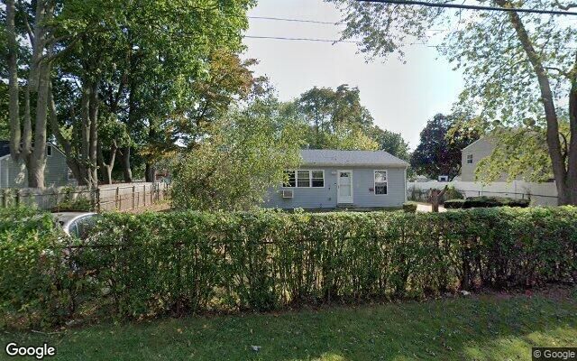 40 Bradley St, Brentwood, NY 11717