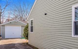40 Somerset Rd E, Amityville, NY 11701