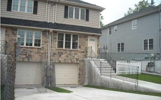 40 White St, Staten Island, NY 10305