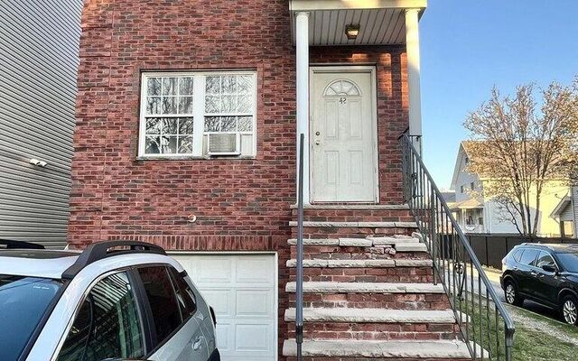 42 Union Ave, Staten Island, NY 10303 (Porch)