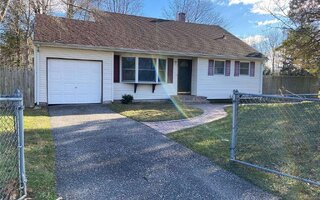 433 Macdonald Ave, Bellport, NY 11713