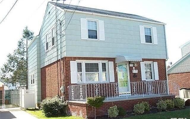 433 Argyle Rd, Mineola, NY 11501