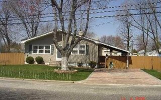 45 Fairdale Dr, Brentwood, NY 11717