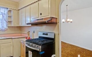 46 70th St, Brooklyn, NY 11209