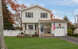 47 Lindell Ave, Lake Grove, NY 11755