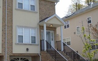 47 Foothill Ct, Staten Island, NY 10309
