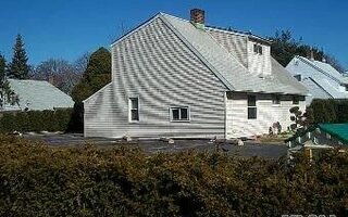 474 N Newbridge Rd, Levittown, NY 11756