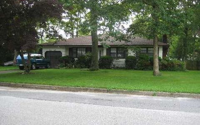 48 Colonial Ln, Bellport, NY 11713