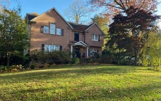 48 Hennessey Dr, Huntington, NY 11743