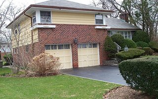 50 Waterbury Ln, Westbury, NY 11590