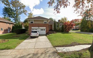508 Queen St, Westbury, NY 11590