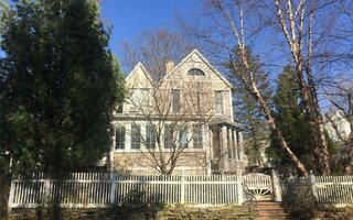 51 Park Pl, Sea Cliff, NY 11579