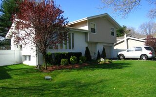 51 Forest Dr, Jericho, NY 11753