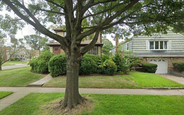 522 Albemarle Rd, Cedarhurst, NY 11516
