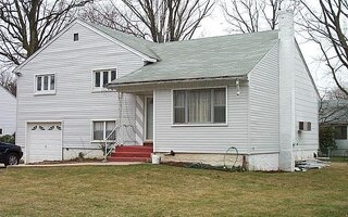 53 Middlecamp Rd, Westbury, NY 11590