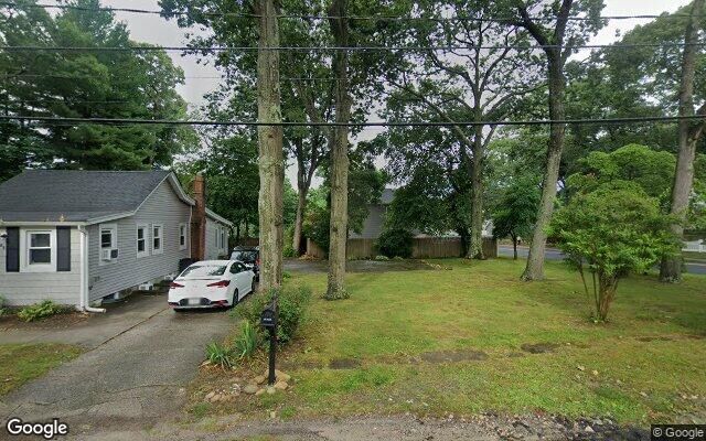 54 5th St, Ronkonkoma, NY 11779