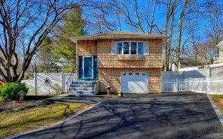 54 Longfellow Dr, Kings Park, NY 11754