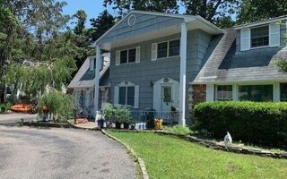 54 Sejon Dr, Sayville, NY 11782