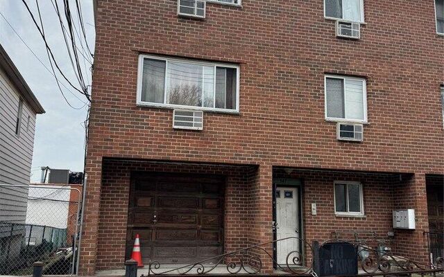 541 Edison Ave, Bronx, NY 10465 (Porch)