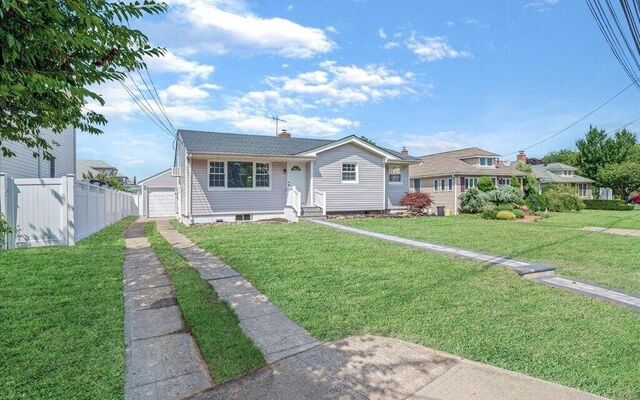 55 Clinton Ave, Farmingdale, NY 11735 (Yard)