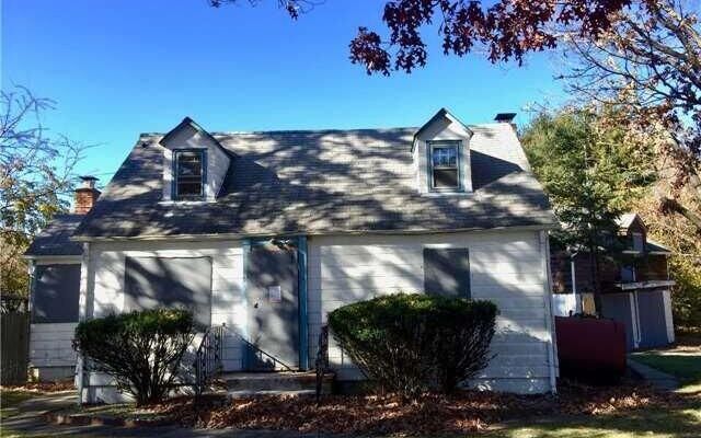 55 Manor Dr, Shirley, NY 11967