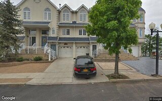 55 Waterview Ct, Staten Island, NY 10305
