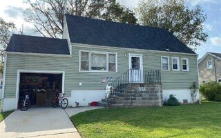 556 S Bayview Ave, Freeport, NY 11520
