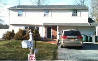 57 Wyandotte St, Selden, NY 11784