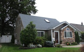 59 Oaktree Ln, Levittown, NY 11756