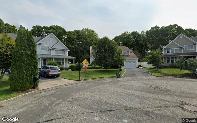 6 Carrington Cres, Manorville, NY 11949