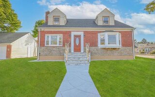 6 Fairmount St, Valley Stream, NY 11580