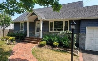 6 Rosalia Ct, Smithtown, NY 11787