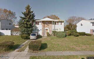 6 Sunshine Ln, Amityville, NY 11701