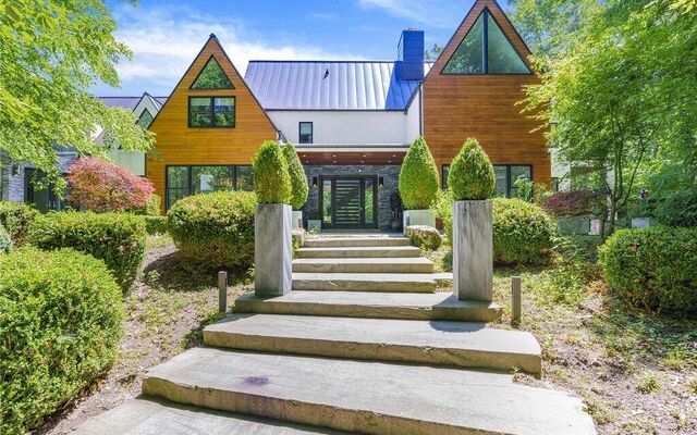 6 Terry Rd, East Hampton, NY 11937 (Front)