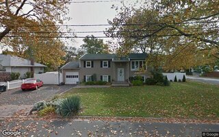 601 9th St, West Babylon, NY 11704