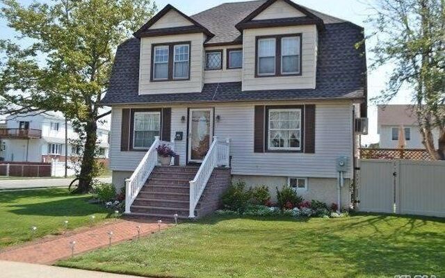 611 S Long Beach Ave, Freeport, NY 11520