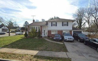 62 Alhambra Rd, North Baldwin, NY 11510