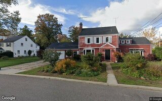 629 Clinton St, Westbury, NY 11590