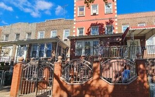 64-17 35th Ave, Woodside, NY 11377