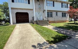 669 Bloomingdale Rd, Staten Island, NY 10309