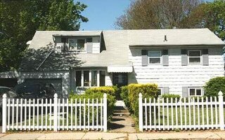 680 County Line Rd, Amityville, NY 11701