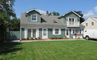 683 Irving St, Westbury, NY 11590