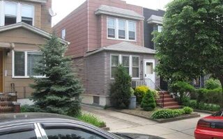69-37 68th St, Ridgewood, NY 11385