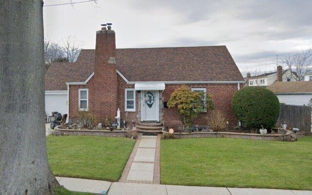 694 Tower Ct, Uniondale, NY 11553 (Yard)