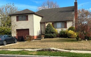 7 Ford Dr W, Massapequa, NY 11758