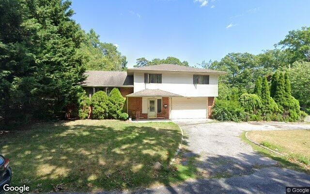 7 Gillette Ave, Patchogue, NY 11772