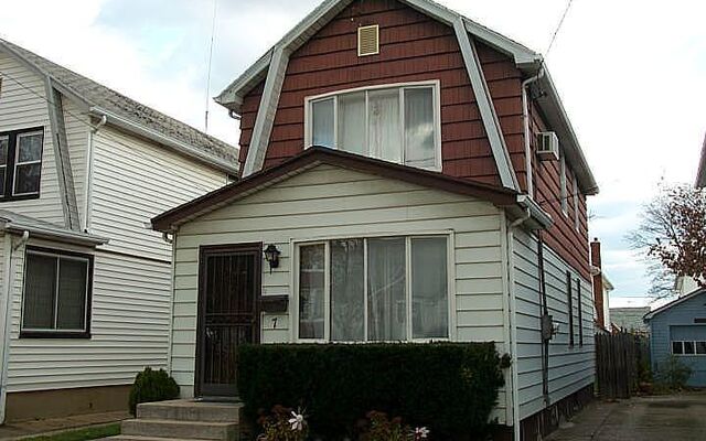 7 Melrose St, Elmont, NY 11003
