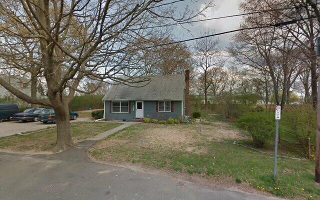 7 Wabil Rd, Miller Place, NY 11764