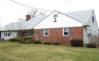 711 Oxford St, Westbury, NY 11590